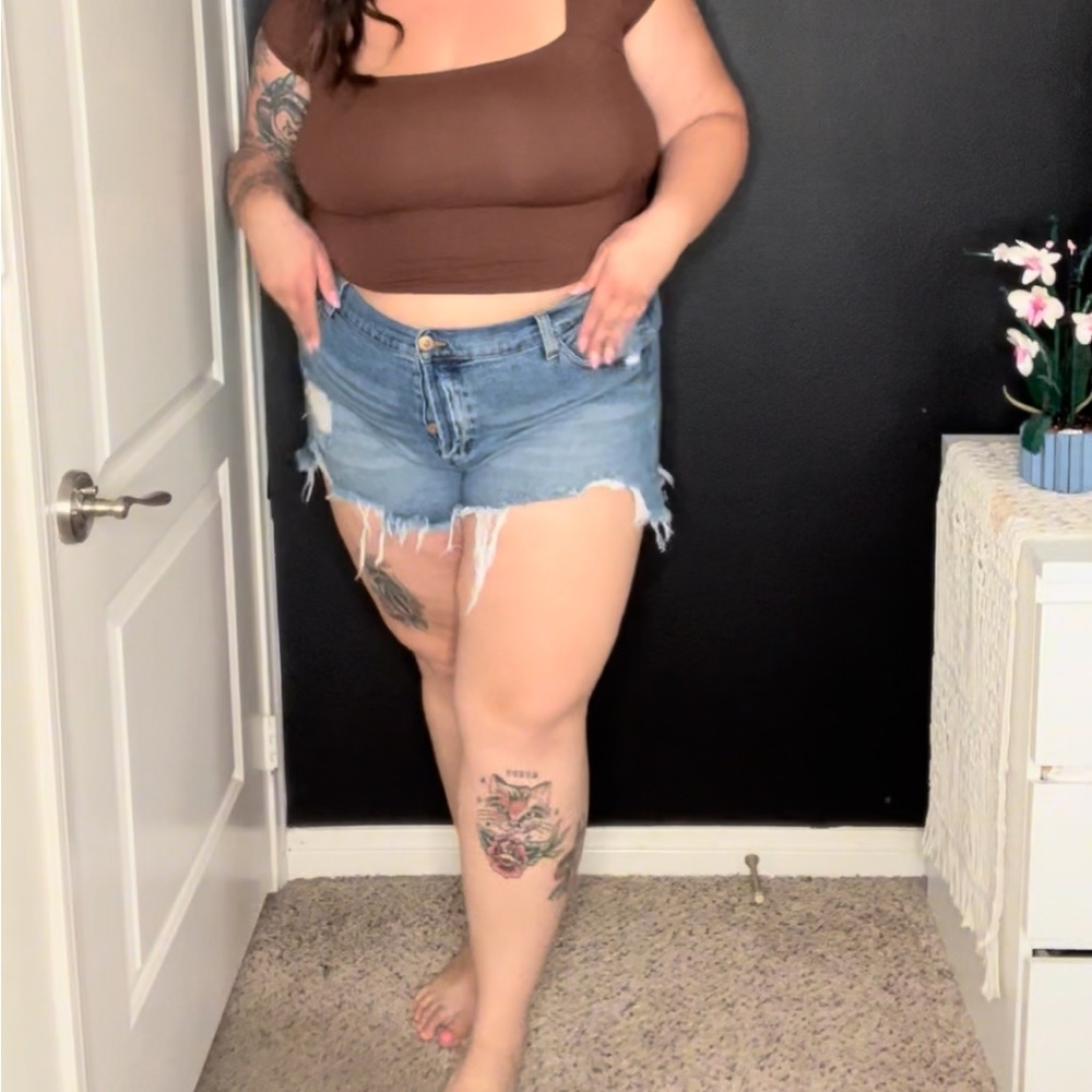 Shorts - Picture 4 of 5